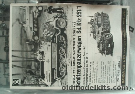 Bandai 1/48 Schutzenpanzerwagen Sd.Kfz. 251/1 Bagged, 2 plastic model kit